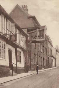 Woodbridge, Suffolk: Gammal vägningsmaskin (svartvitt foto) av (after) English photographer