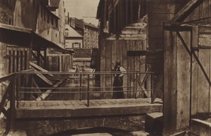 Bievres stränder längst ner i rue des Gobelins (s/v foto) av (after) French Photographer