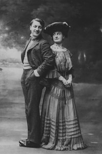 Sacha Guitry och Charlotte Lyses (s/v foto)