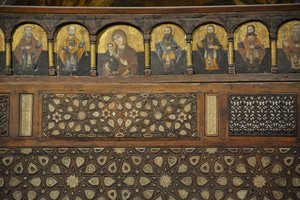 Interiören i Sankt Mercurius-kyrkan i Abu Sefein i Gamla Kairo, ikonostas i trä
