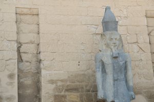 Luxortemplet, forntida egyptisk arkitektur i Luxor av Albert Mansour