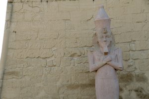 Luxortemplet, forntida egyptisk arkitektur i Luxor av Albert Mansour