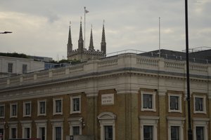 London Bridge över Themsen i hjärtat av London av Albert Mansour