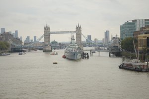 London Bridge över Themsen i hjärtat av London