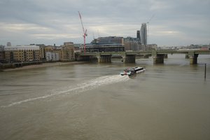 London Bridge över Themsen i hjärtat av London