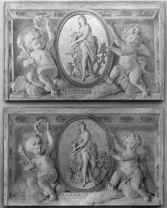 Ett par överdörrar med Diana eller en nymf i en oval medaljong med stöd av amorini, 1770-90. av 18th century . French Painter