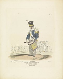 Trummis i full uniform Trumslagare i helklänning, 1820-1825 holländskt infanteri. Trummis i full uniform (titel på objekt) Militära dräkter av kungariket Nederländerna. Tillägnad Hans Excellence Willem van Bylandt (serietitel på objekt