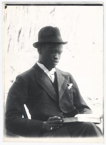 Sekhome, Khamas son, ca 1910 (platinautskrift) av A. E. Hargreave