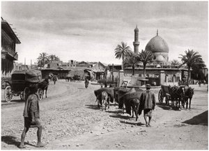 Utsikt över en gata från North Gate, Bagdad, Irak, 1925. av A. Kerim