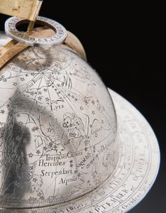 Två exceptionella jord- och himlaklot, med stöd av Hercules och Atlas, Augsburg av Abraham Drentwett