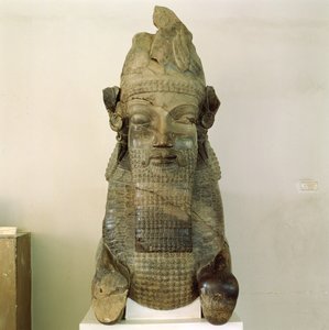 Människohuvudstad, från Tripylon, Persepolis, Iran, 500-480 f.Kr. av Achaemenid