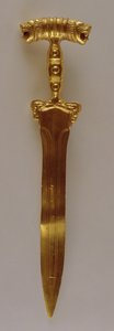 Svärd med dubbel lejonhuvudsfästedekoration, från Hamadan, Iran (guld)