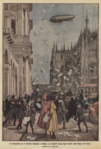 Propagandan för det nationella lånet i Milano, ett luftskepp lanserar färgade ark på Piazza del Duomo