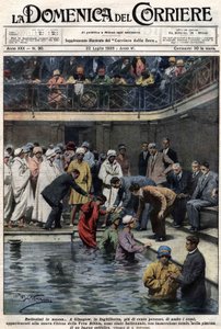 Massdop: I Glasgow, Skottland, döptes mer än hundra personer, medlemmar av den nya True Bible Church, i den kommunala poolen. Illustration av Beltrame. La Domenica del Corriere. 22/07/1928. av Achille Beltrame