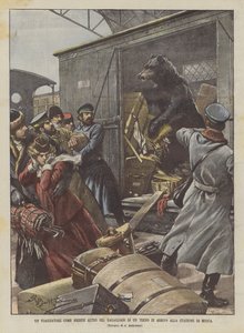 En resenär som ingen annan i bagageutrymmet på ett ankommande tåg på Moskvas station