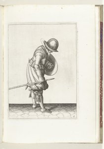 Övningen med sköld och spik: Soldaten placerar spiken på marken bredvid sin högra fot (nr 16), 1618 Nassausche Wapen-Handelinge, van Schilt, Spies, Rappier ende Targe: avbildad av figuren och poserad efter den nya ordningen [av] (...) M av Adam van Breen