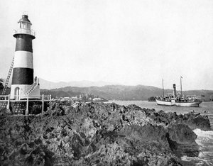 Ingången till Port Antonio, Jamaica, c1905. av Adolphe Duperly and Son