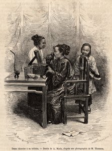 Kinesisk dam har sin toalett. Gravyr efter A.Maries teckning, för att illustrera resan till Pekin och norra Kina, av T.Choutze, 1873, publicerad i "" Le tour du monde""" 1876, redigerad av Edouard Charton, upplaga Hachette, Paris. Selva samling. av Adrien Emmanuel Marie
