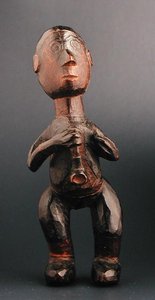 Stående figur av en europeisk man som håller en pipa, Sydöstra Afrika, sent 1800-tal (trä) av African