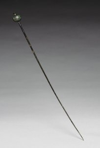 Garment Pin, ca 1400 f.Kr. (gjuten och smidd brons) av Age Bronze