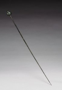 Garment Pin, ca 1400 f.Kr. (gjuten och smidd brons) av Age Bronze