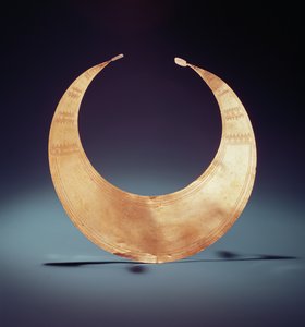 Lunula, Ross, County Westmeath, tidig bronsålder, c.2000 f.Kr. (guld)