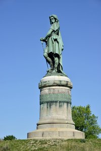 Kolossal staty av Vercingetorix (72-46 f.Kr.), gallisk ledare - Skulptur av Millet Aime (1819-1891) 6,60 m hög erige 1865 på den västra delen av Mont Auxois (bas 7 m hög av Viollet Le Duc) Alise Sainte Reine 1865