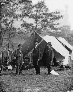 Abraham Lincoln med Allan Pinkerton och generalmajor John A. McClernand, 1862 av Alexander Gardner