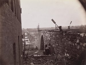 Ruinerna av Richmond & Petersburg Railroad Bridge, Richmond, Virginia, ca. 1865. av Alexander Gardner