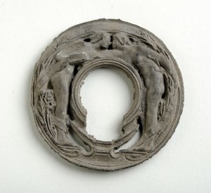 Maquette för ett hänge med en Arabesque Escutcheon (bronserad gips) av Alfred Gilbert