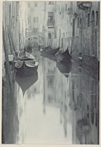 A Bit of Venice, negativ 1894, publicerad 1898 (tonad fotogravyr) av Alfred Stieglitz