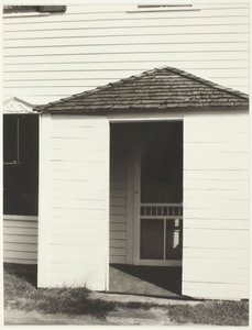 Dörr till kök, Lake George, 1934. av Alfred Stieglitz