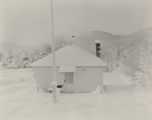 Den första snön och det lilla huset av Alfred Stieglitz
