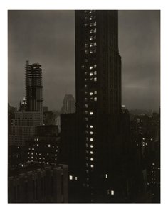 [Från mitt fönster på Shelton, norr] av Alfred Stieglitz