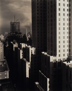 Från mitt fönster på Shelton, västerut av Alfred Stieglitz