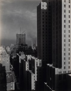 Från mitt fönster på Shelton, västerut av Alfred Stieglitz
