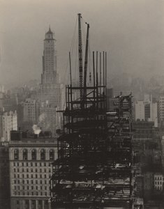 Från Shelton, New York, 30:e våningen, mot norr av Alfred Stieglitz