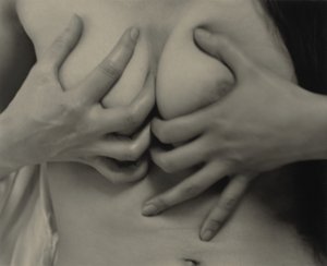 Georgia O’Keeffe – Händer och bröst av Alfred Stieglitz