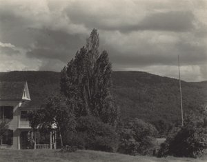 Hus och träd, Lake George av Alfred Stieglitz