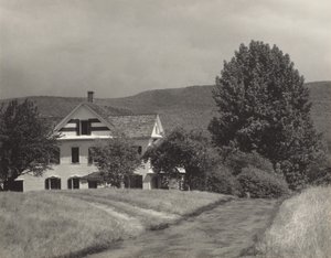 Hus på kullen av Alfred Stieglitz