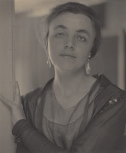 Katharine N. Rhoades av Alfred Stieglitz