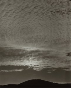 Musik - En serie om tio molnfotografier, nr X av Alfred Stieglitz