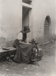 Gammal kvinna med spinnrock av Alfred Stieglitz