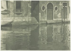 Reflektioner - Venedig, 1894, tryckt 1897. av Alfred Stieglitz