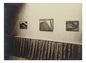 Rum till höger - Vägg till höger av Alfred Stieglitz
