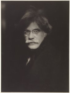 [Självporträtt] av Alfred Stieglitz