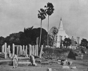 De förstörda städerna i Anuradhapura. Thuparama Dagoba, c1890, 1910 av Alfred William Amandus Plate