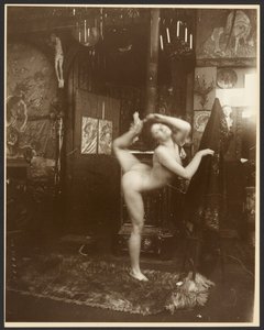 [Naken kvinnlig modell som ballerina, Paris]