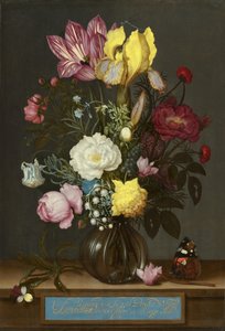 Bukett blommor i en glasvas