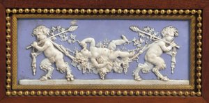 Panel från en Napoleon III-konsol, på Jacobs sätt, av Maison Millet, Paris, ca 1865 (ormolu-monterade jaspisgods, mahogny och intarsia) (detalj från 362841)